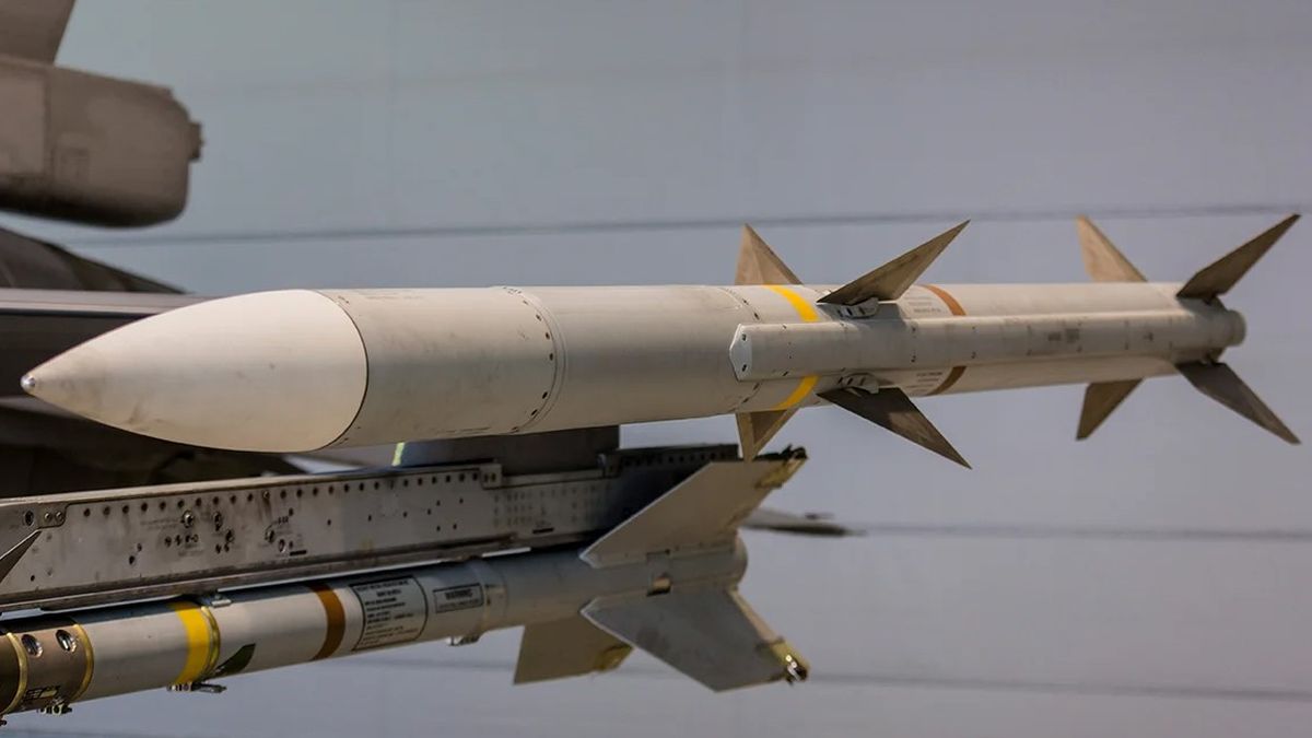 AIM-120 AMRAAM