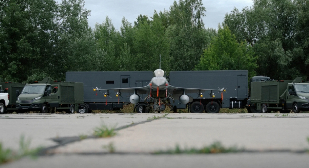 Повітряні Сили України отримали мобільний комплекс обслуговування F-16