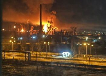 Вибухи та пожежі на російських НПЗ: дрони знову атакували стратегічні об’єкти
