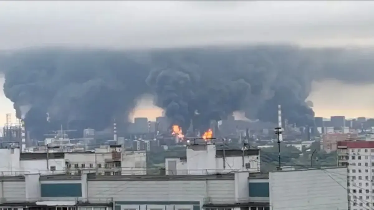 Операція Deep Strike: Українські дрони масовано атакували НПЗ у москві та регіонах росії Операція Deep Strike: Українські дрони масовано атакували НПЗ у москві та регіонах росії