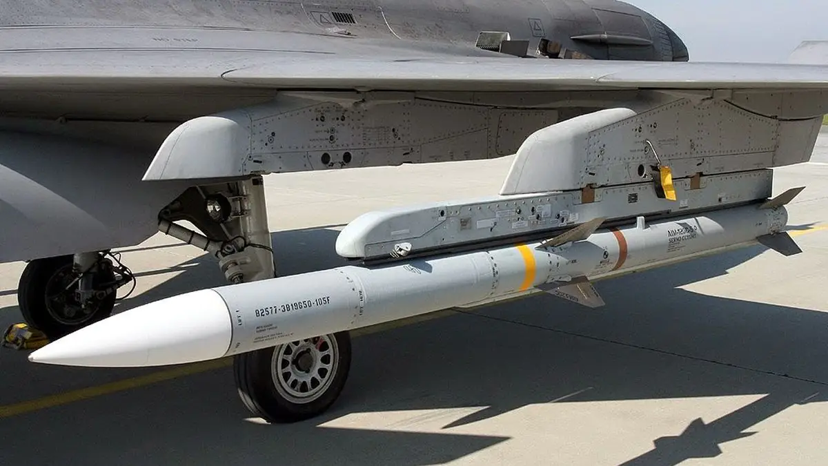 AIM-120 AMRAAM